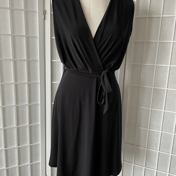 Elegant yet Simple Black Cocktail Dress - Picture 3 of 8